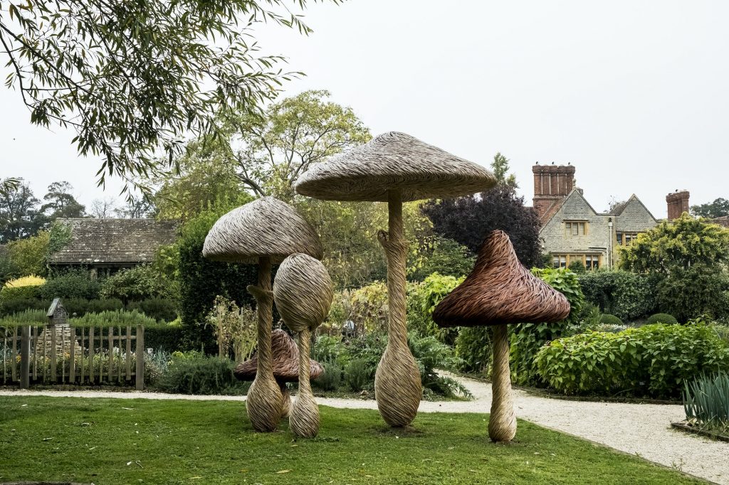 10 Garden Sculpture Ideas to Add Artistic Flair